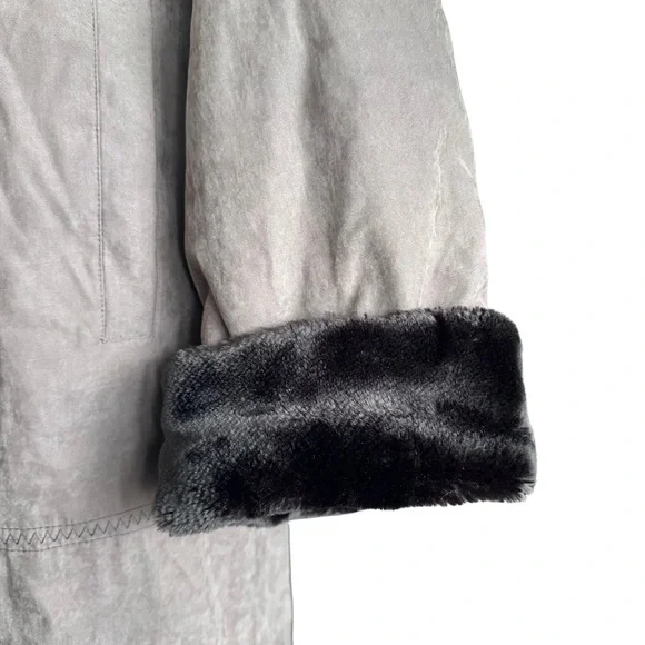 Utex Dark Brown Fur Coat - Picture 4 of 16